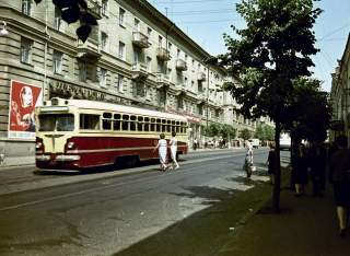 Трамвай на улице Ленина